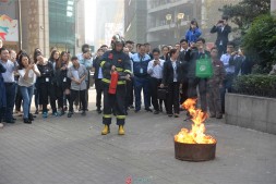 巴渝公益在国贸中心组织开展消防演练活动