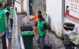 世界清洁日：40余名志愿者走上街道当环卫工